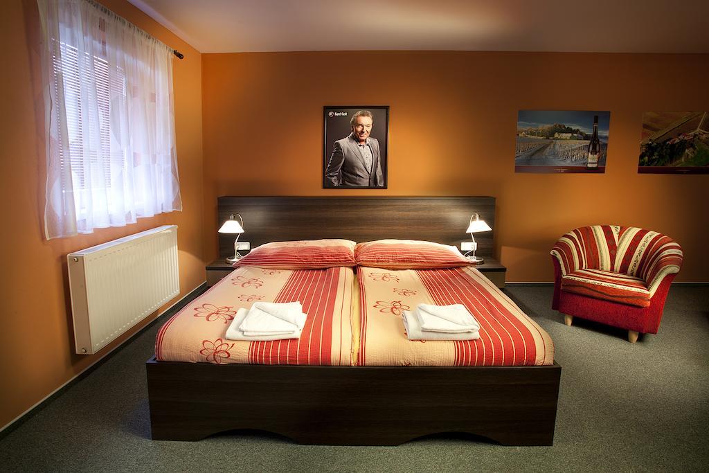Vinarstvi U Kaplicky Hotel Zajeci Exterior photo